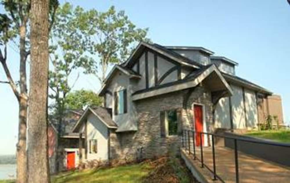 Hermann Hill - thumb 0