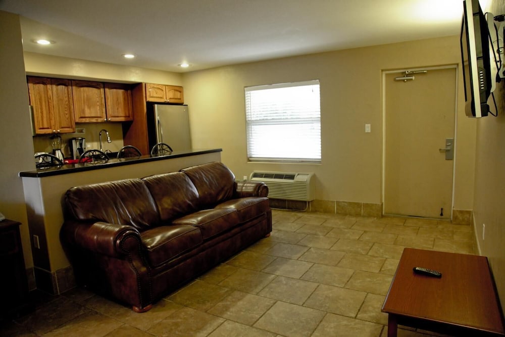 Lake Grassy Inn & Suites - thumb 5
