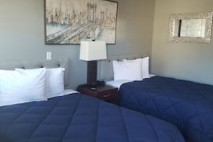 Price Pointe Inn