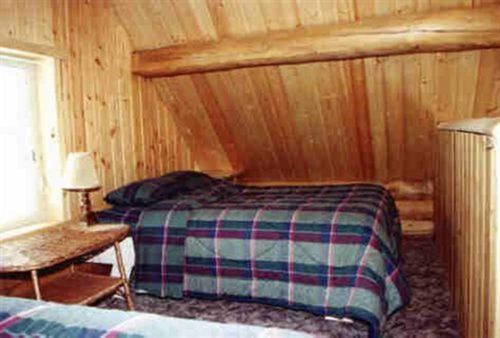 Daniels Lake Lodge B&B - thumb 4
