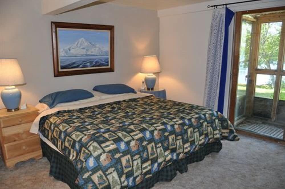 Daniels Lake Lodge B&B - thumb 6