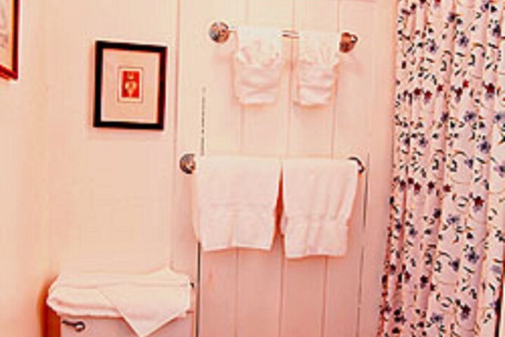 1750 Inn At Sandwich Center - thumb 2