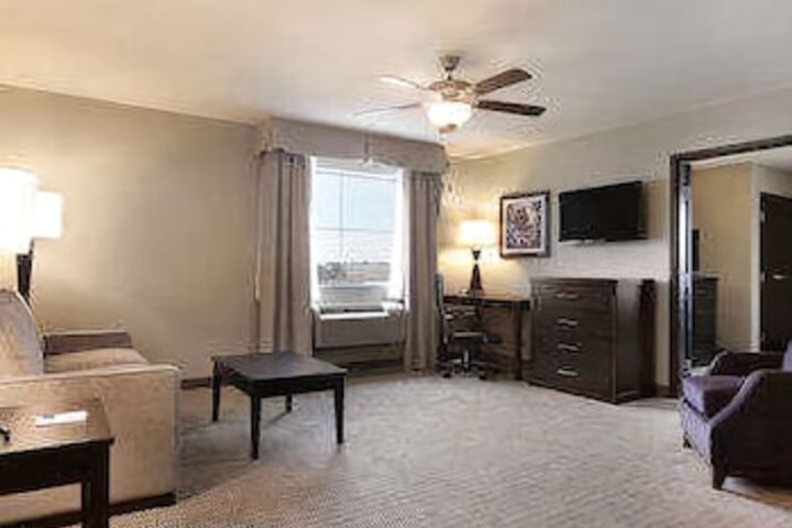 Baymont By Wyndham College Station - thumb 4