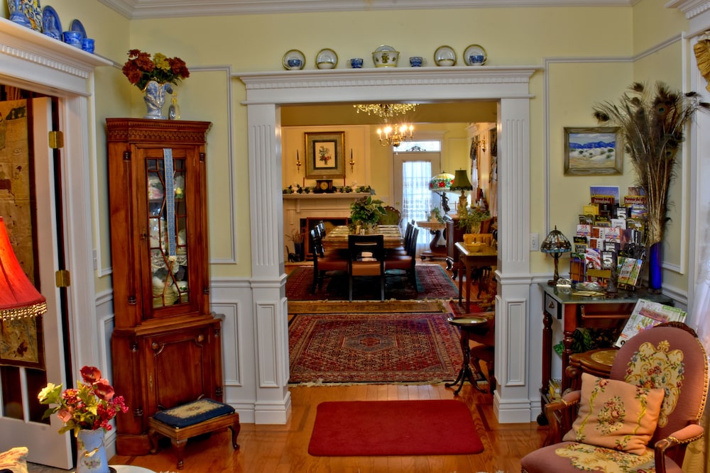 Big Yellow Inn - thumb 2