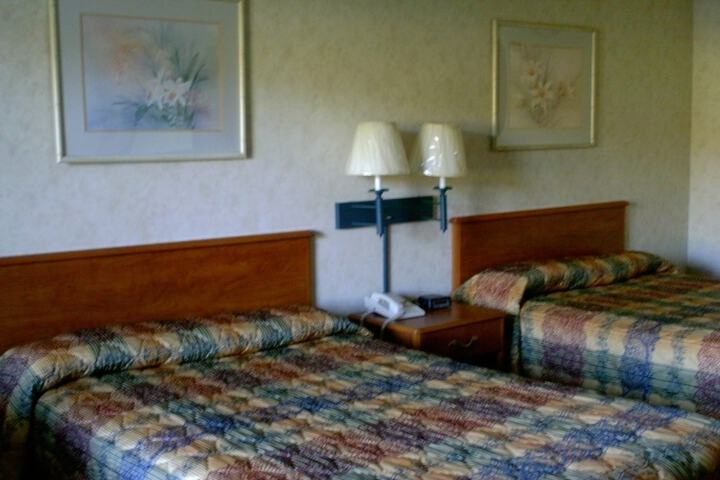 Campton Parkway Inn - thumb 5