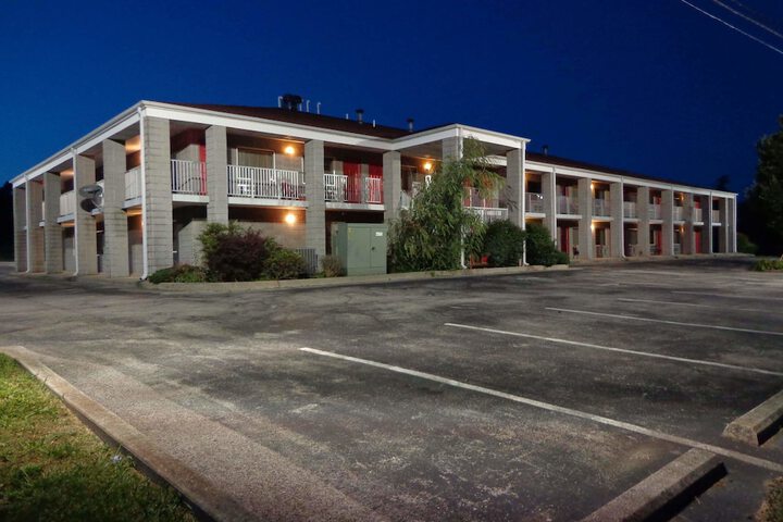 Campton Parkway Inn - thumb 4