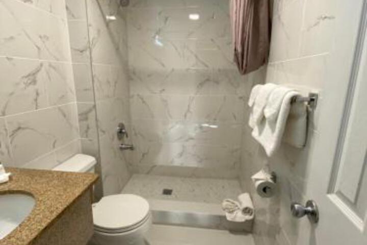 Relax Inn North Babylon - thumb 6