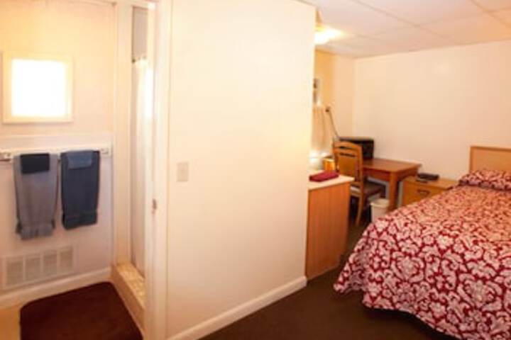 Charlie's Motel - thumb 0