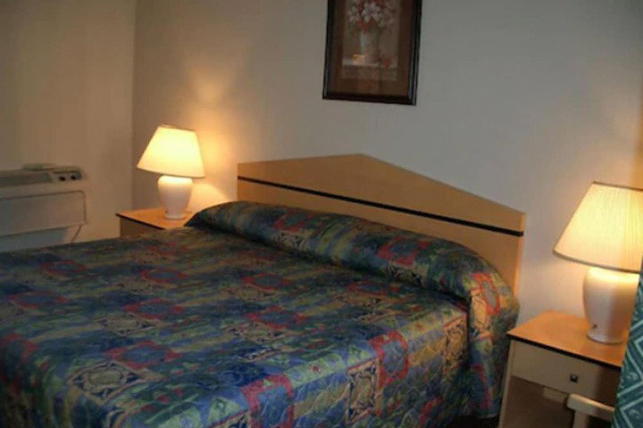 Hometown Inns North Hills - thumb 3