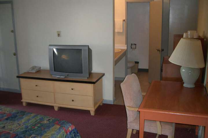 Hometown Inns North Hills - thumb 2