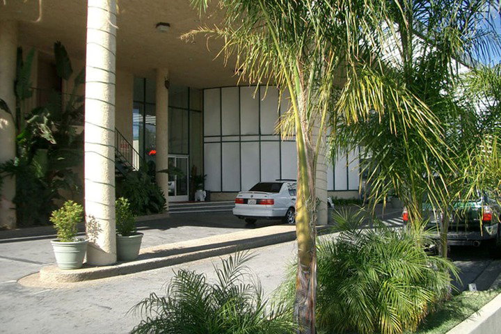 Hometown Inns North Hills - thumb 6