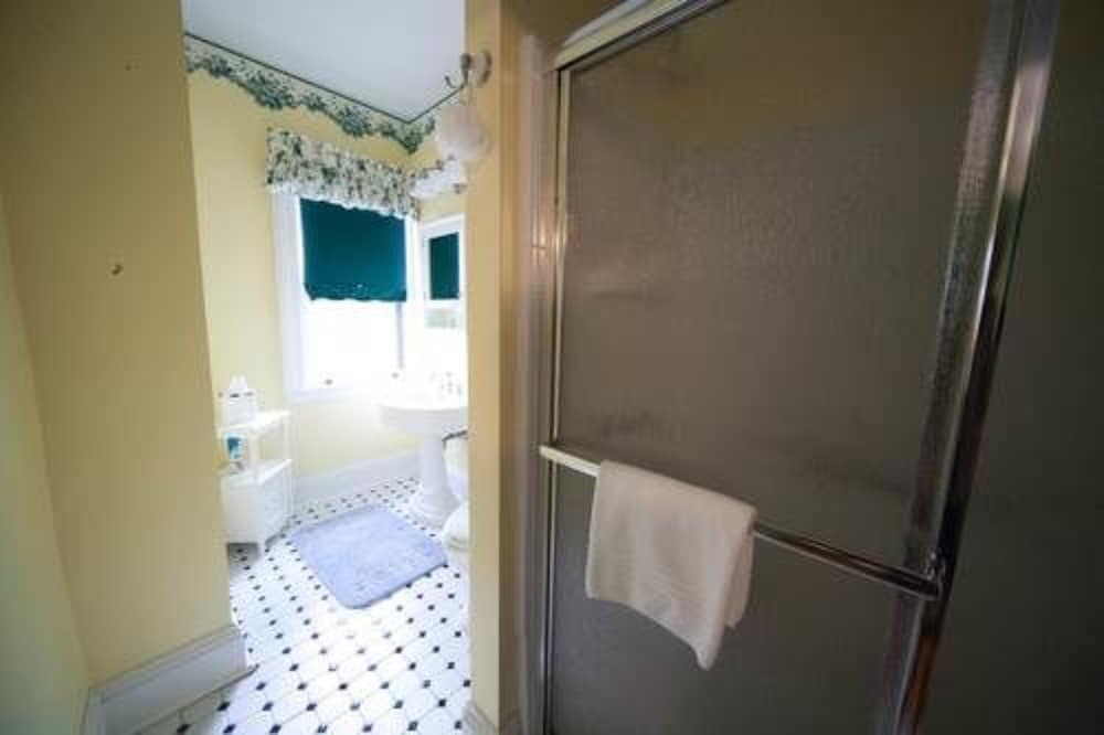 1840 Inn On The Main Bed & Breakfast - thumb 6