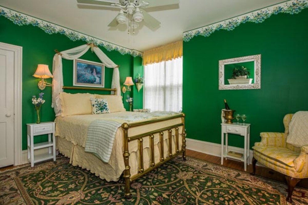 1840 Inn On The Main Bed & Breakfast - thumb 5