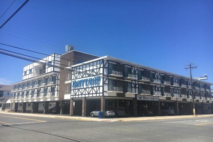 Brittany Motel - thumb 2