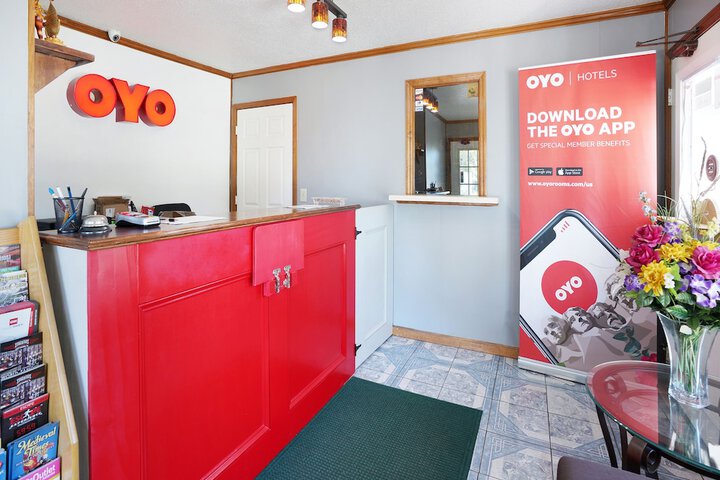 OYO Hotel Calhoun GA I 75 & US 41 Hwy - thumb 3