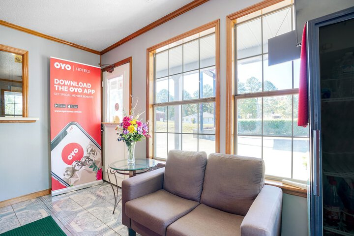 OYO Hotel Calhoun GA I 75 & US 41 Hwy - thumb 2