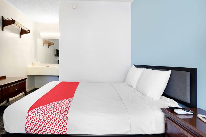 OYO Hotel Calhoun GA I 75 & US 41 Hwy - thumb 5