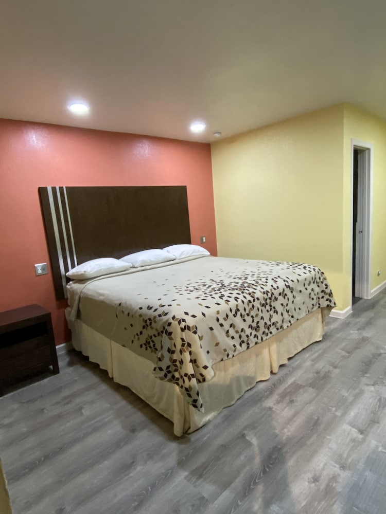 Budget Inn - thumb 4