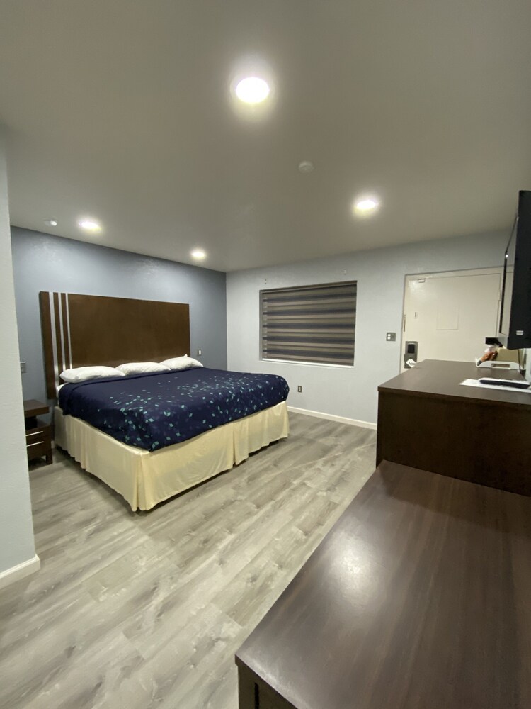 Budget Inn - thumb 3