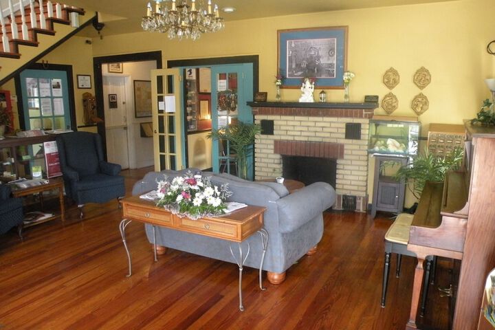 1876 Heritage Inn - thumb 2