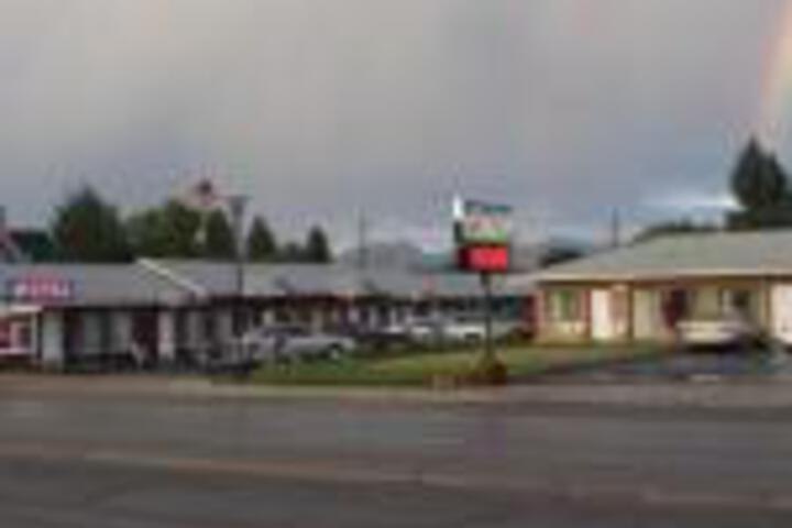 Blue Pine Motel - thumb 0