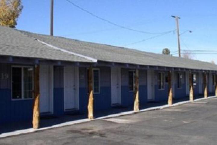 Hacienda Motel - thumb 3