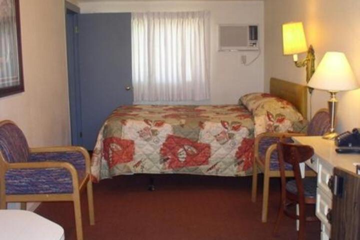 Hacienda Motel - thumb 7