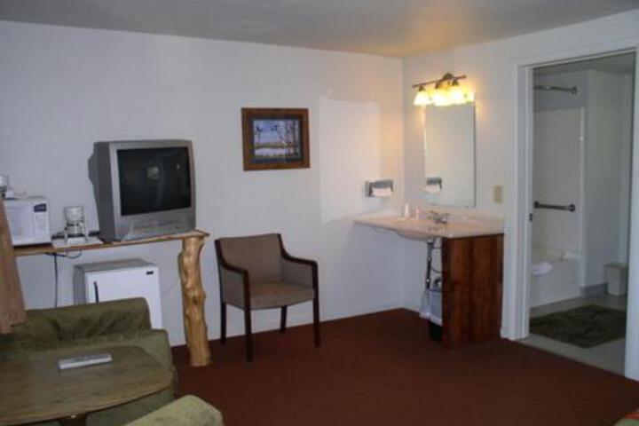 Hacienda Motel - thumb 5