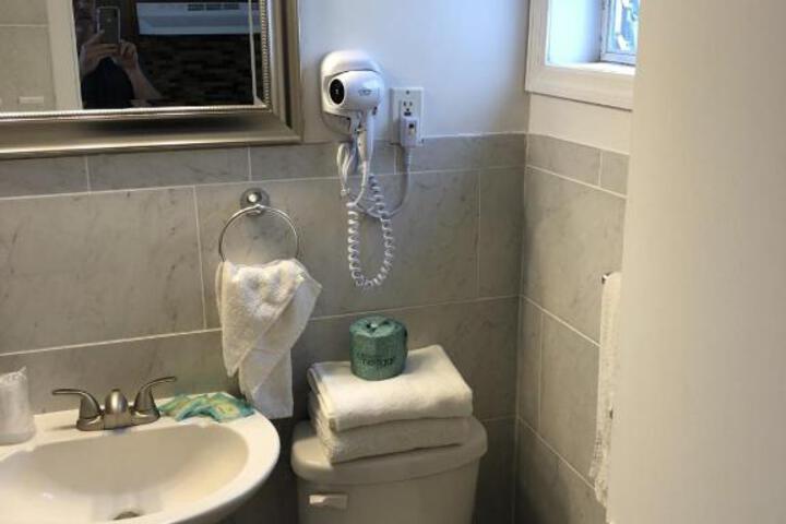 Mango Motel - thumb 3