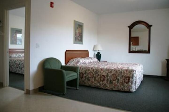 Ponderosa Motel - thumb 2