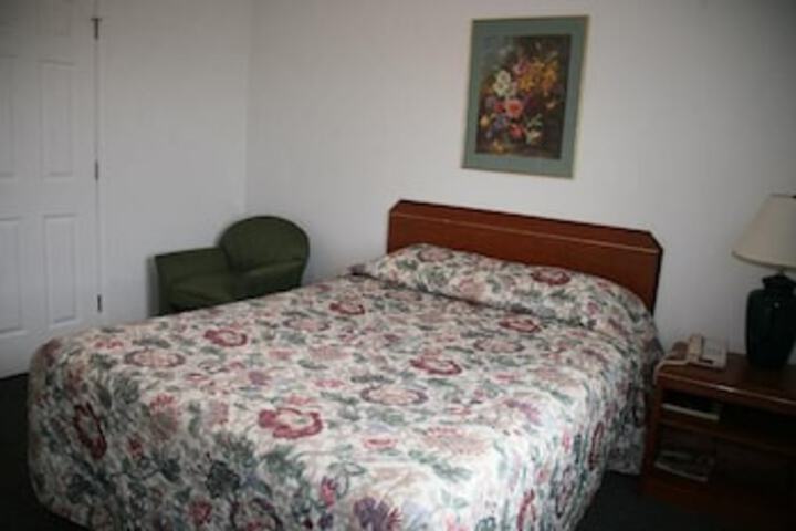 Ponderosa Motel - thumb 5