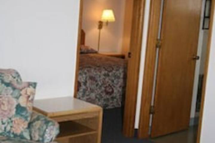 Ponderosa Motel - thumb 7