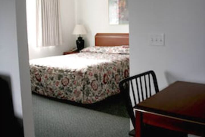 Ponderosa Motel - thumb 6