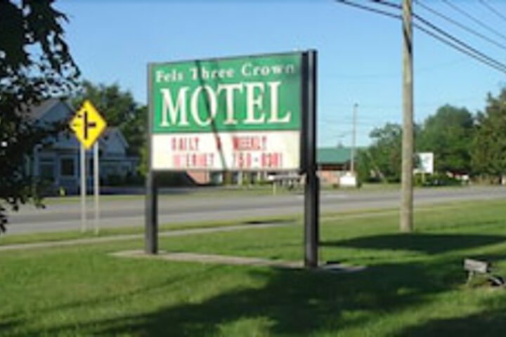 Fels Three Crown Motel - thumb 0