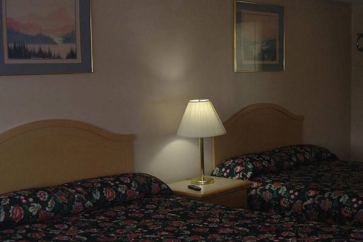 Fels Three Crown Motel - thumb 5