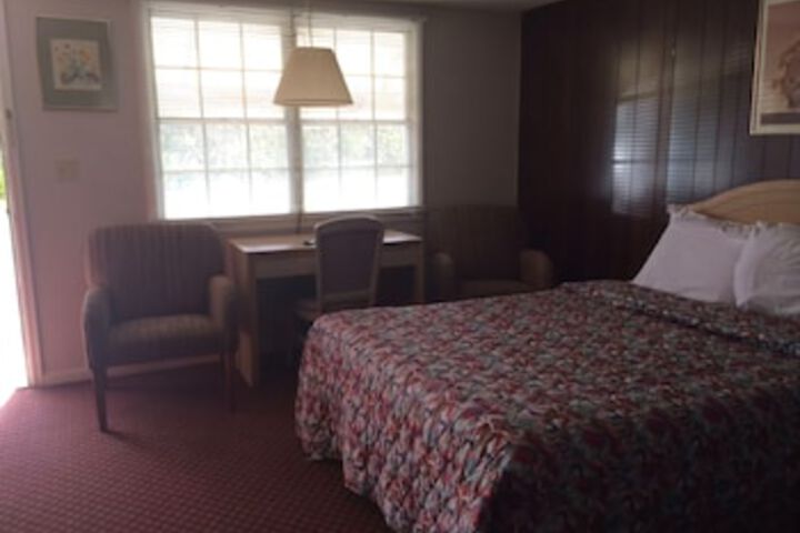 Fels Three Crown Motel - thumb 4