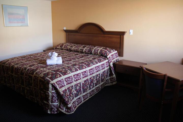 Astro Motel - thumb 5