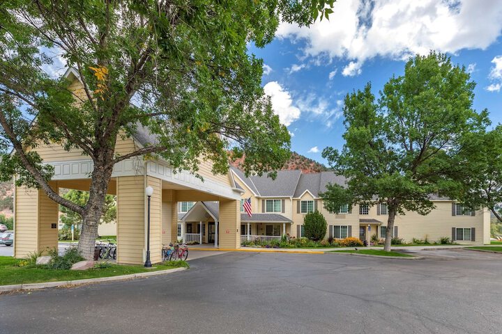 Comfort Inn & Suites - thumb 6