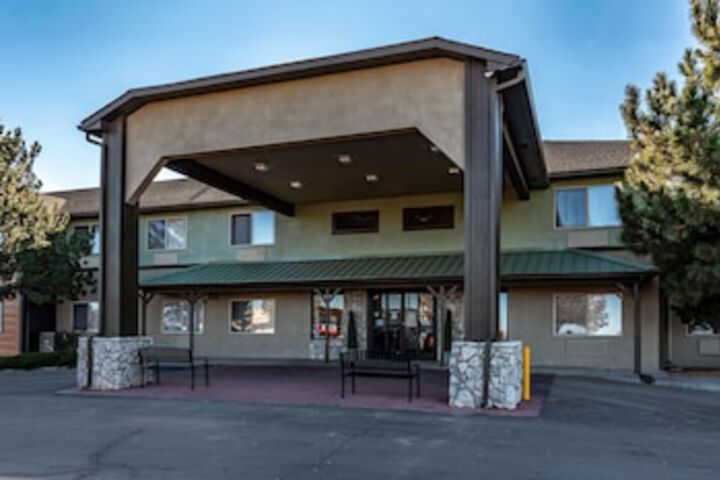 Quality Inn & Suites West - thumb 0