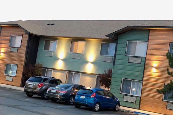 Quality Inn & Suites West - thumb 6