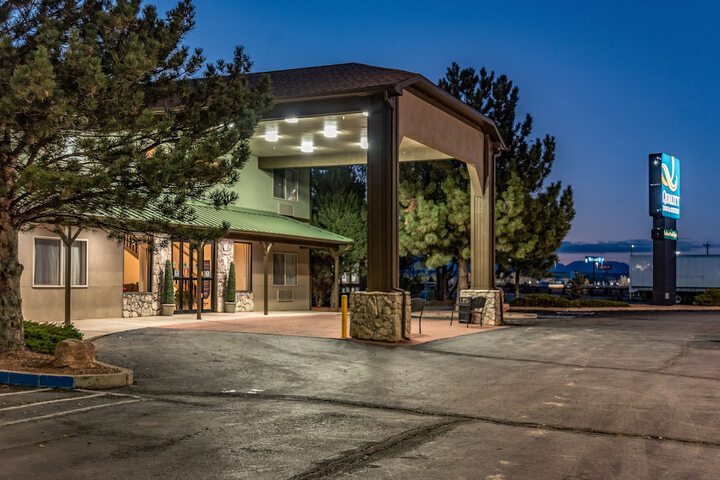 Quality Inn & Suites West - thumb 7