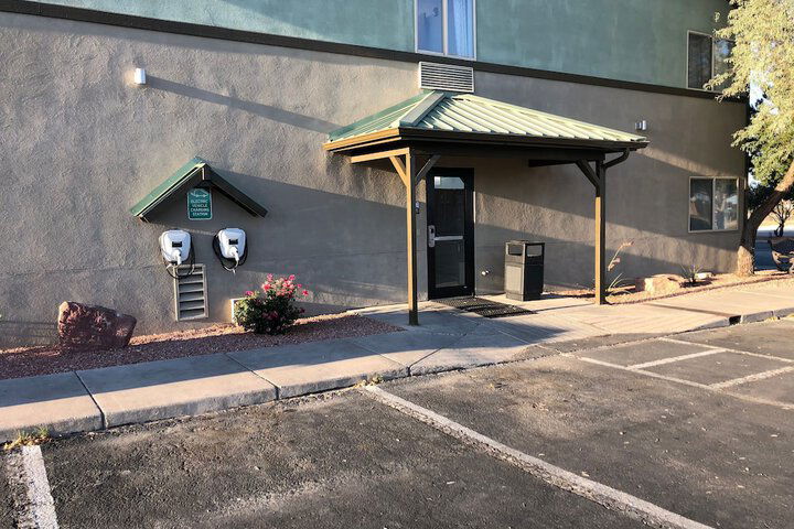 Quality Inn & Suites West - thumb 3