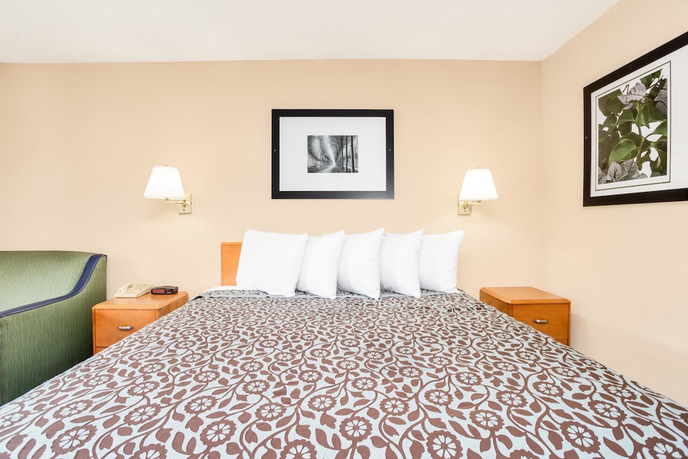 Days Inn By Wyndham Downtown Aiken - thumb 3