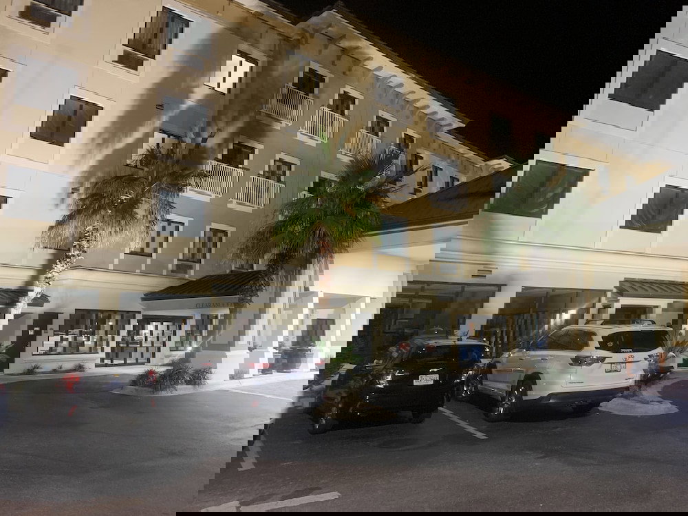 Comfort Inn And Suites - thumb 1