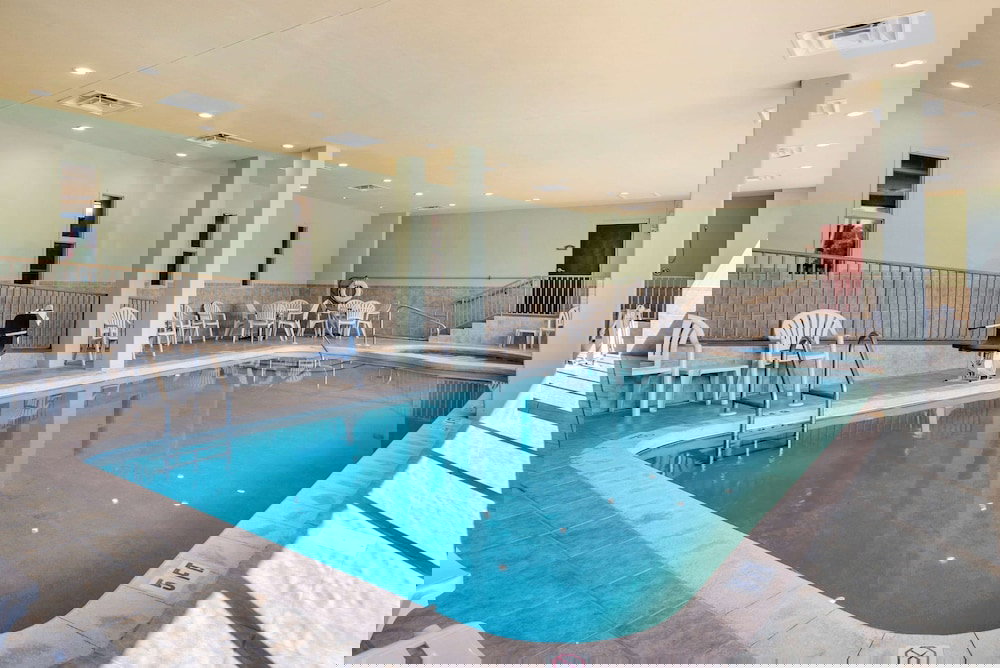 Comfort Inn And Suites - thumb 2