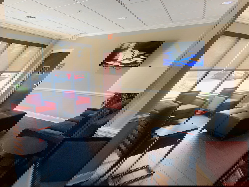 Comfort Inn And Suites - thumb 4