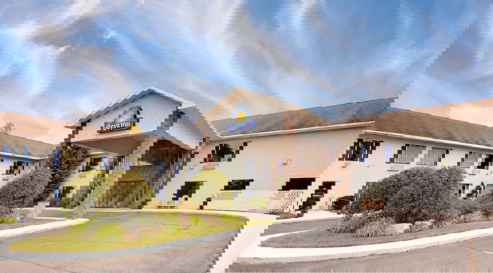 Days Inn By Wyndham Cadillac - thumb 0