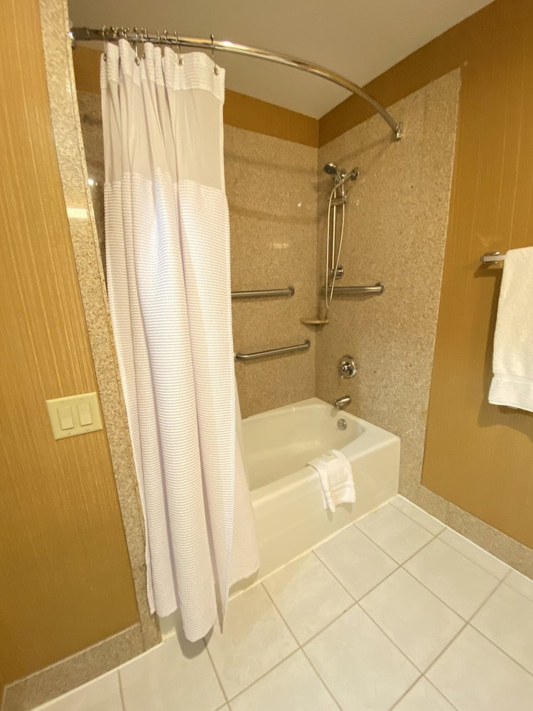 The Plaza Grand Rapids Airport Hotel & Conference Center - thumb 6