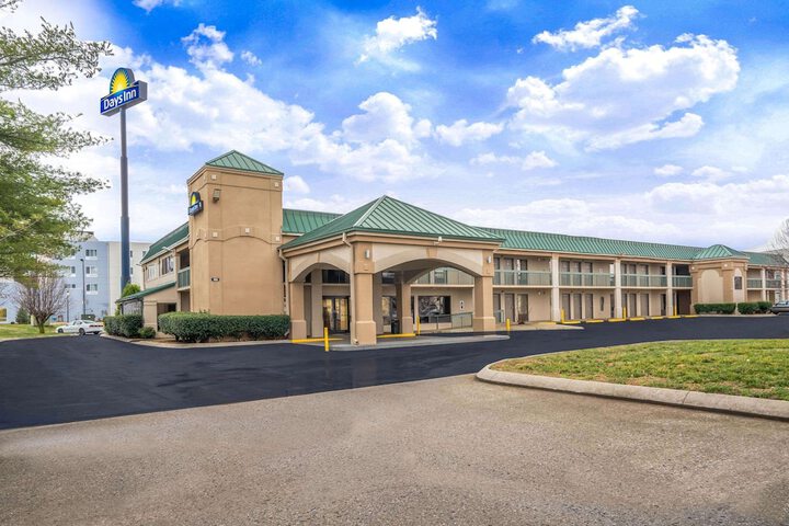 Days Inn By Wyndham Clarksville North - thumb 1