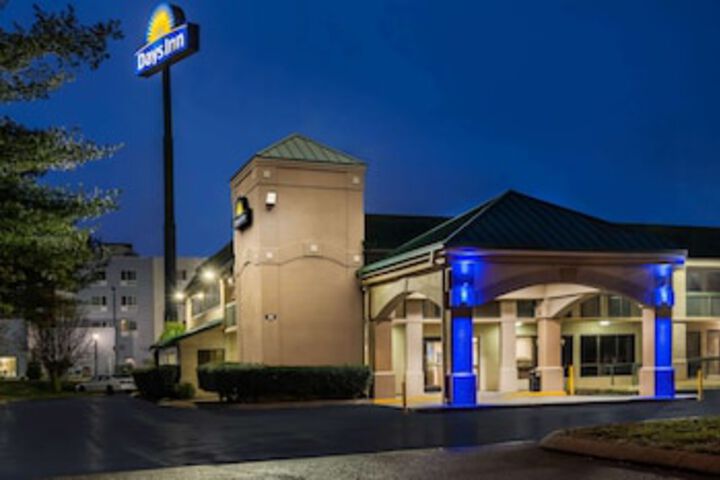 Days Inn By Wyndham Clarksville North - thumb 0